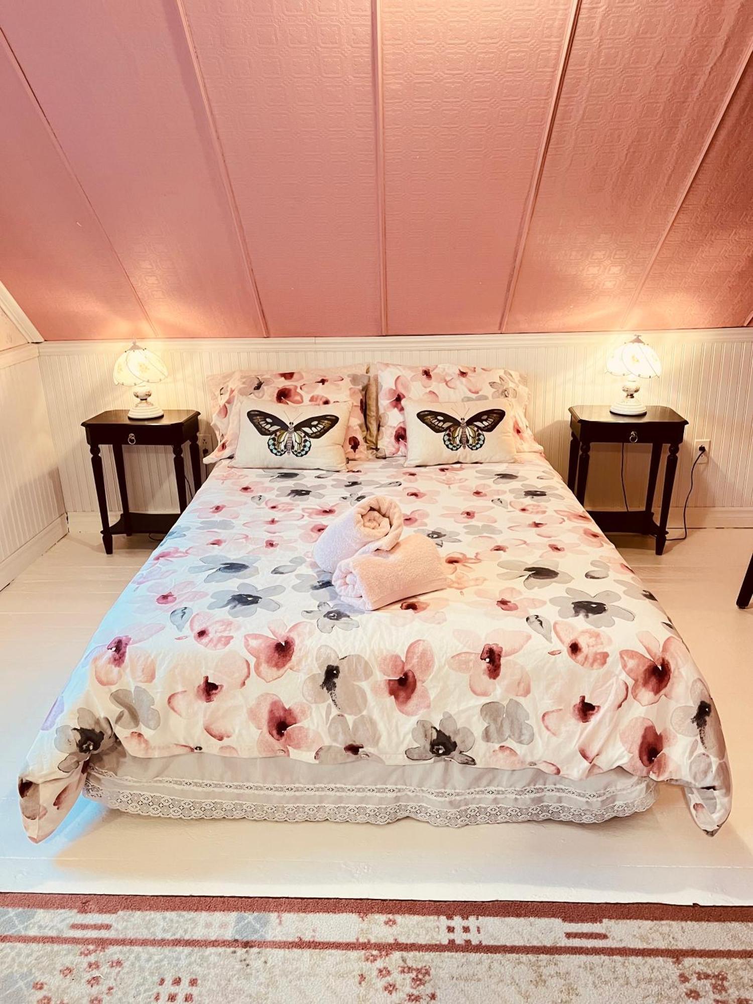 Bed & Cafe Petit Papillon Bed & Breakfast Гранд Бержерон Стая снимка